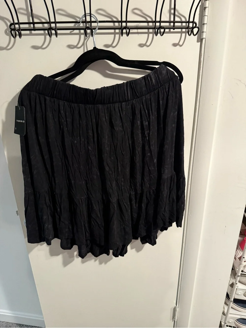 BNWT 14-16 torrid Black-gray Crinkle Tiered Skater Skirt